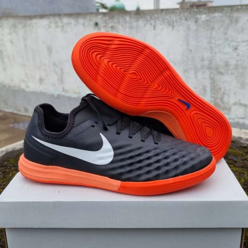 Sepatu futsal sales magistax