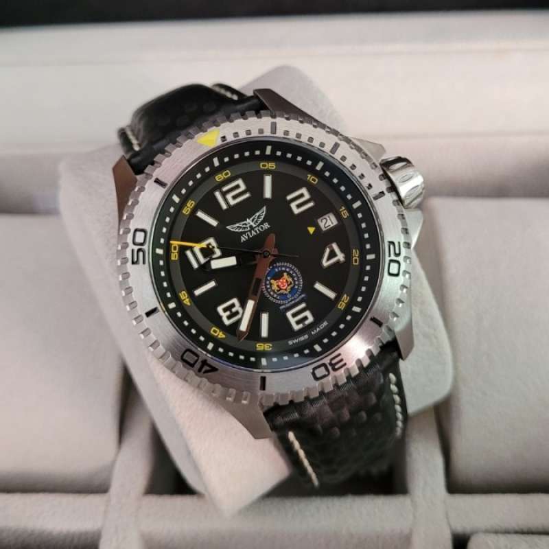 Saf hotsell aviator watch