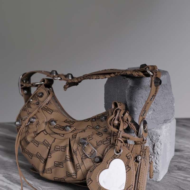 Messenger Bag Le Cagole Xs BALENCIAGA Le Cagole XS Shoulder Bag In