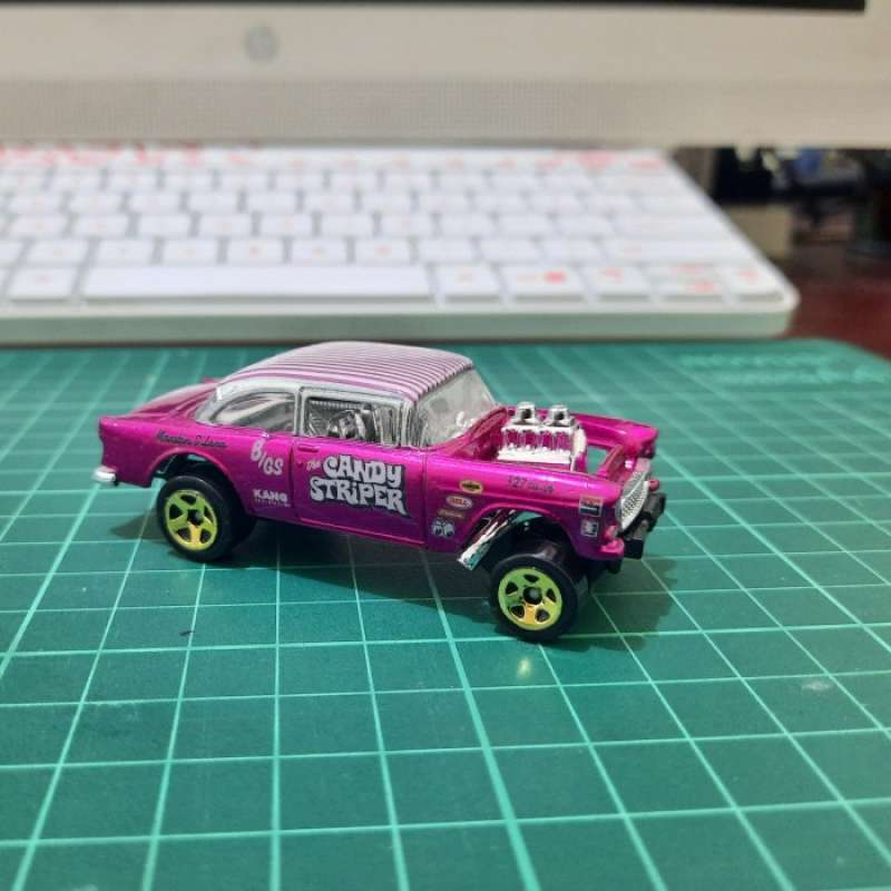 Hot Wheels もちい Chevy Bel Air Gasser カスタム Pink Candy