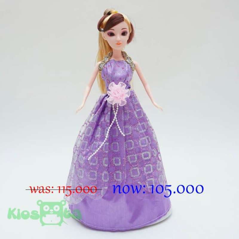 Barbie shop doll gaun