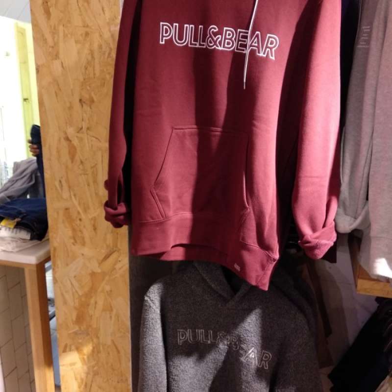 Hoodie pull and bear store merah maroon