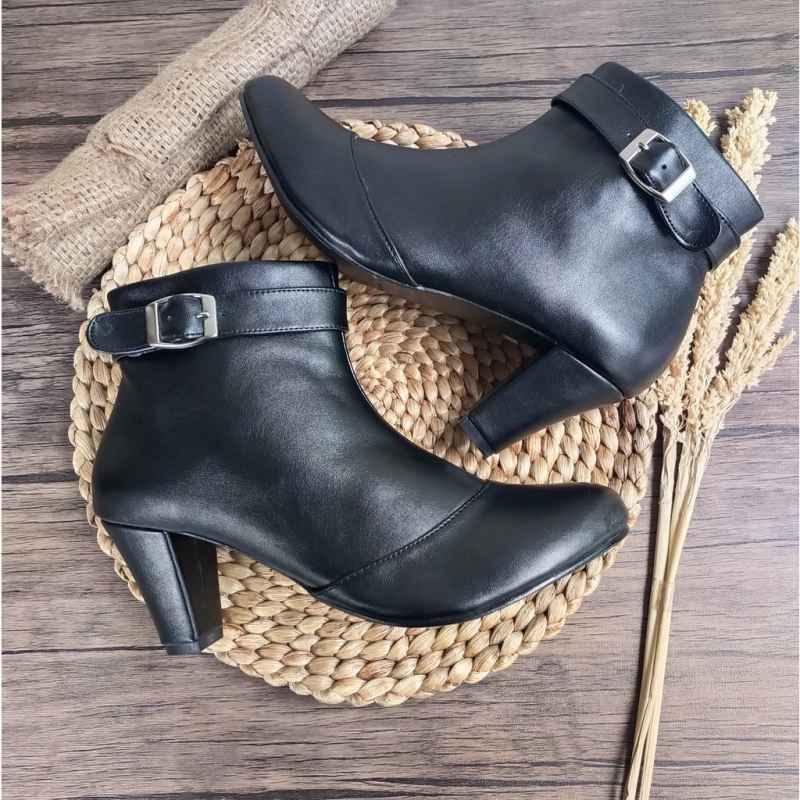 Sepatu on sale boots gucci