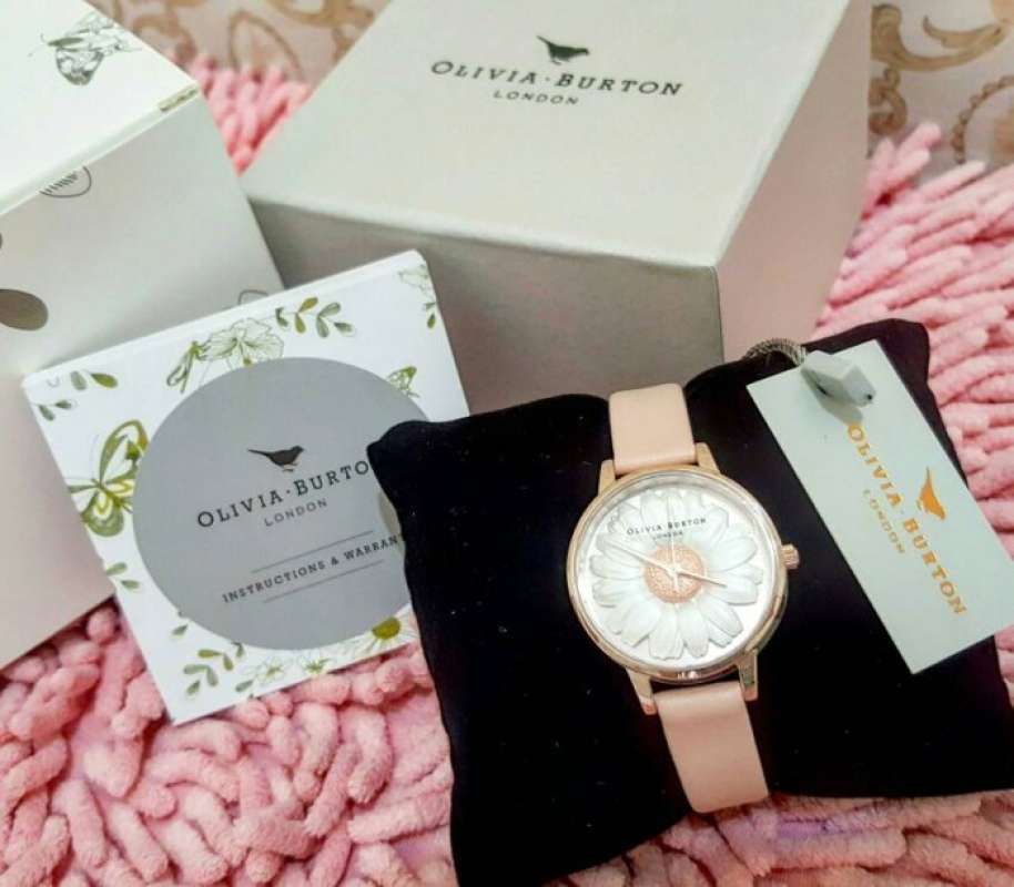 Promo OLIVIA BURTON AUTENTIC 3D DAISY LEATHER STRAP WATCH 30MM