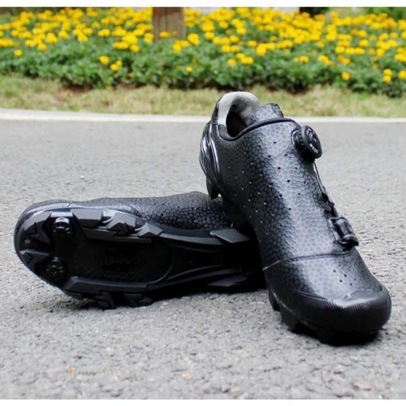 sepatu cleat santic