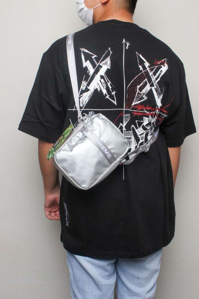 Harga sling cheap bag supreme ori