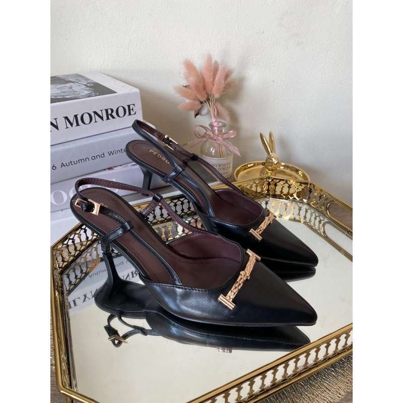 Jual SANDAL CHARLES AND KEITH WANITA 39 di Seller Youmethrifting