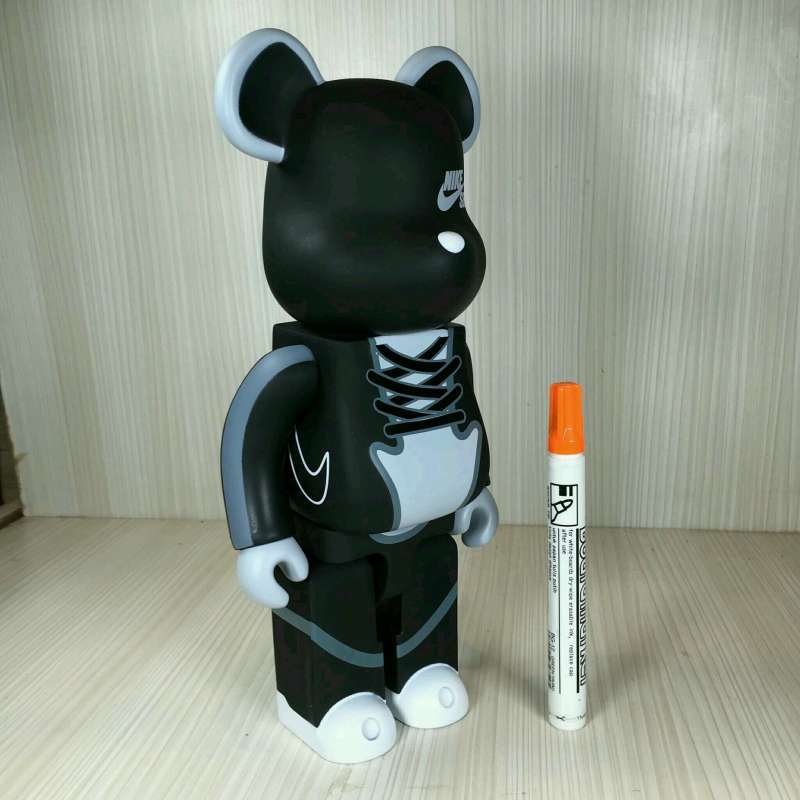 Bearbrick nike sb sales 400