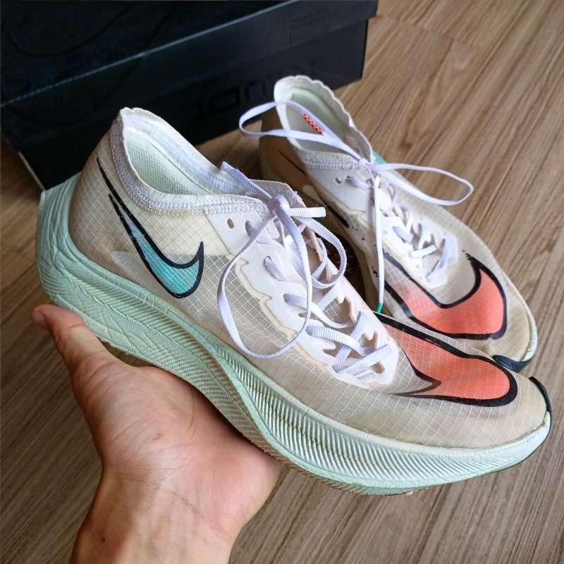 Nike zoomx vaporfly top next aurora/black/summit white/hyper crimson
