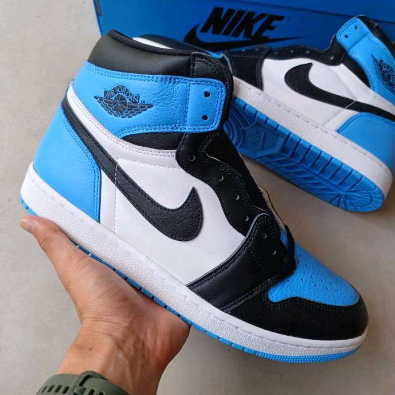 Air Jordan Retro High OG UNC Toe
