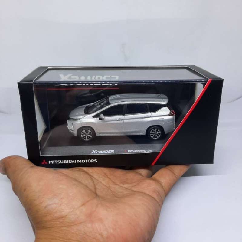 Tomica xpander hot sale