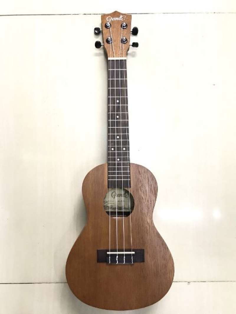 Ukulele on sale grande concert