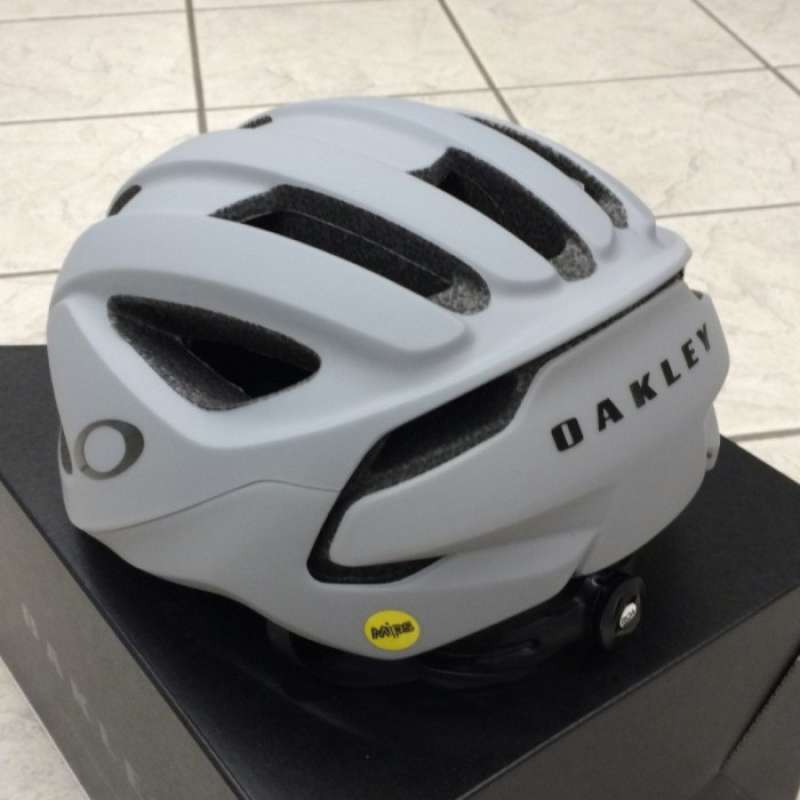 Oakley aro3 fog grey top