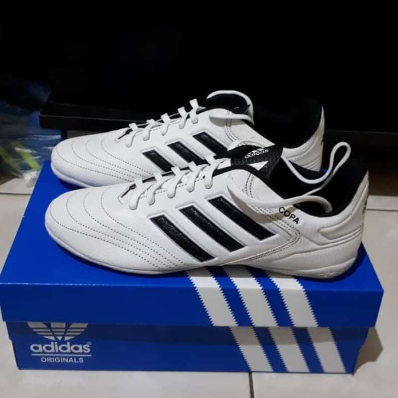 Foto sepatu store adidas murah