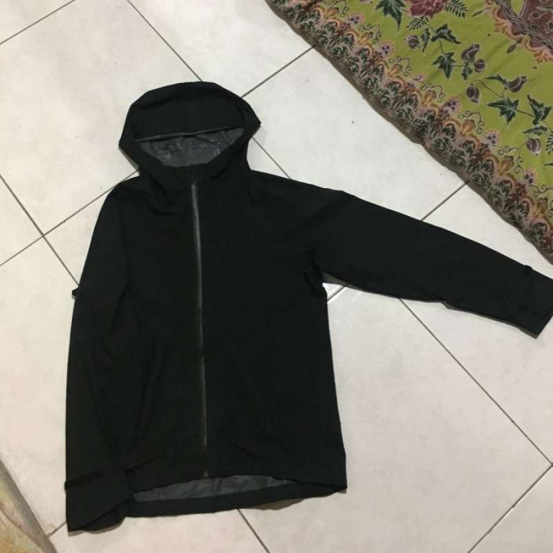 Jaket uniqlo blocktech 2025