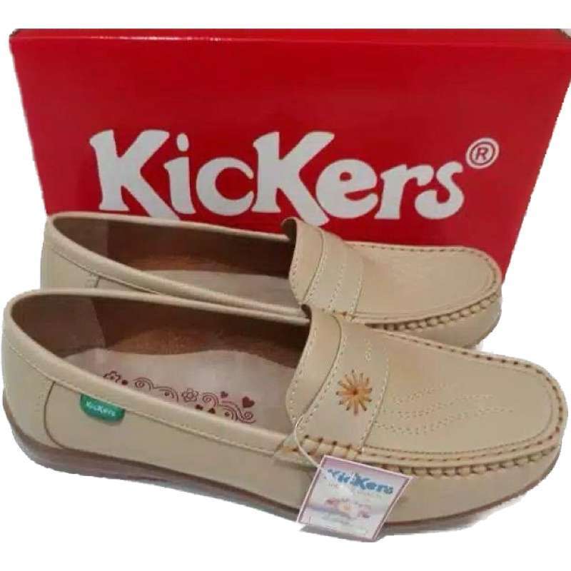 Sepatu slip on clearance kickers