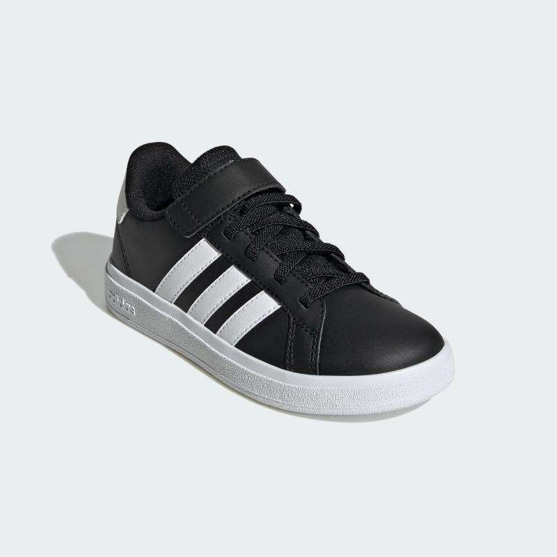 Foto koleksi sepatu adidas new arrivals