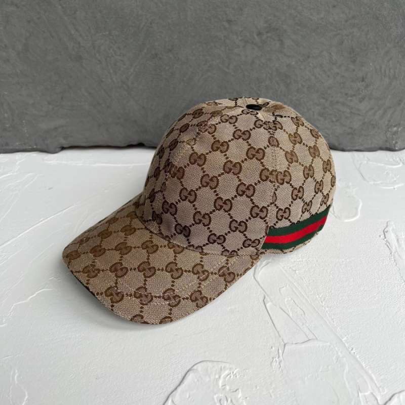 Gucci gg supreme web baseball cap in beige