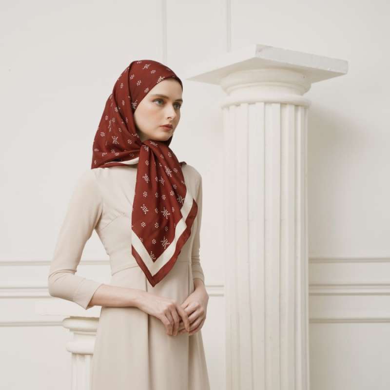 Maroon on sale silk scarf