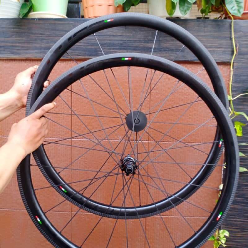 Wheelset luce 700c clearance
