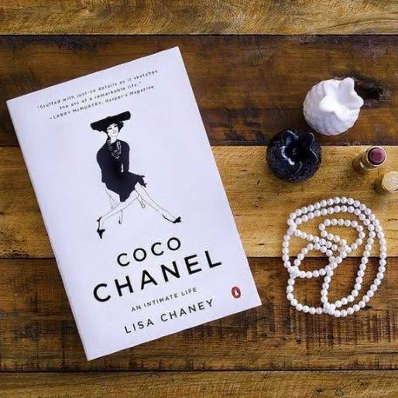 Chanel: An Intimate Life book by Lisa Chaney