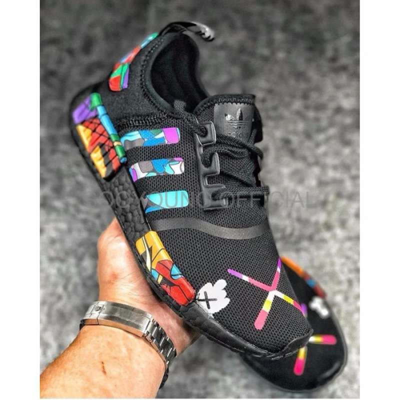 Adidas nmd r1 x kaws 2025