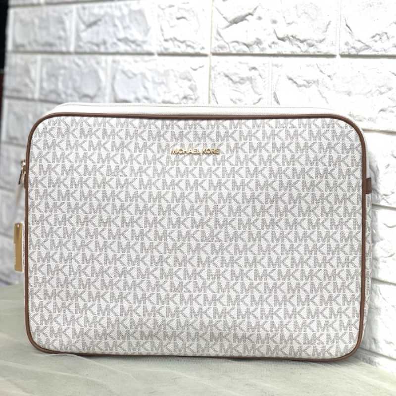 Michael kors laptop hotsell sleeve 11 inch