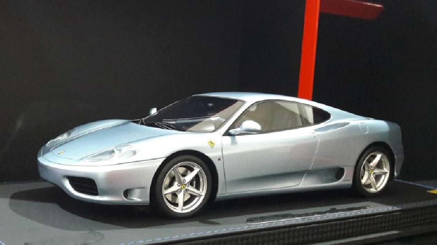 MODELLINO AUTO STATICO FERRARI 360 MODENA 1999 GIALLO CON VETRINA SCALA 1:18