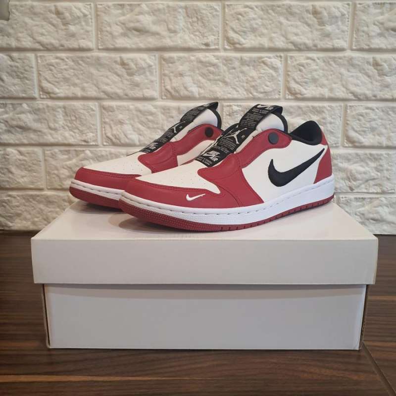 Jual NIKE WMNS AIR JORDAN 1 RETRO LOW SLIP CHICAGO di Seller