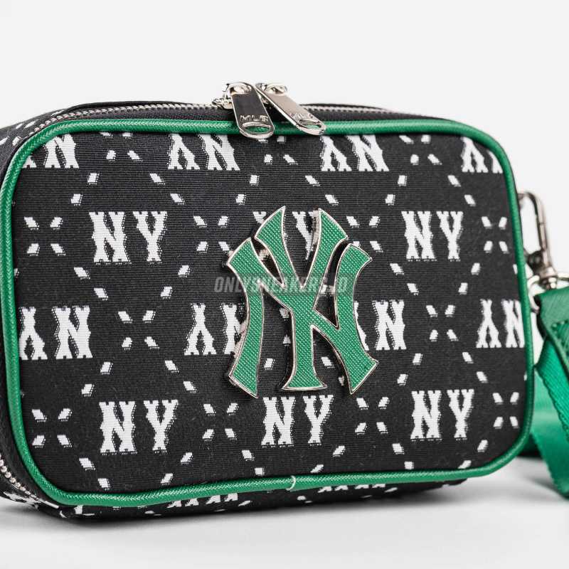 トートバッグ [ MLB ] DIA MONOGRAM JAQUARD MINI CROSS BAG Genuine MLB Dia Monogram Jacquard Mini Cross Bag BOS (L