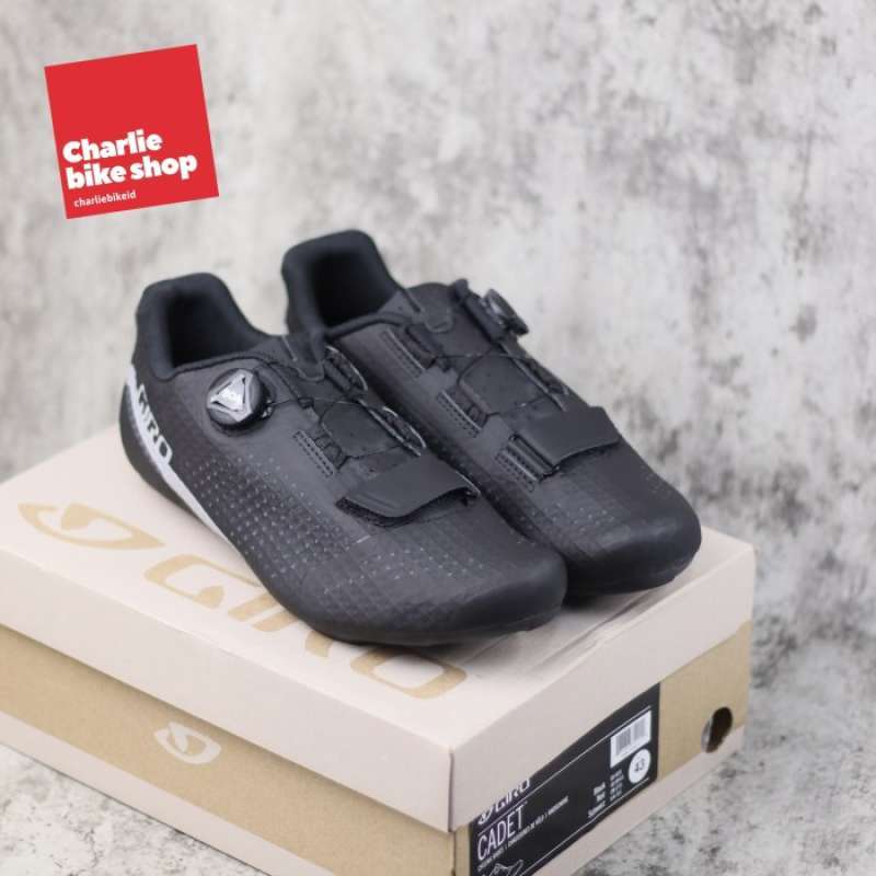 Sepatu hotsell cleat giro