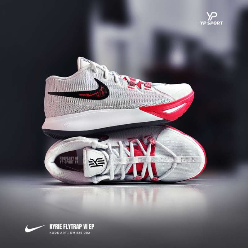 Sepatu kyrie 2025 flytrap