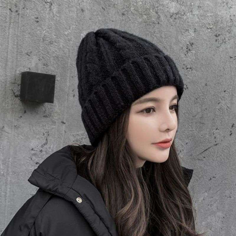 Scarf Ladies Stylish Cap Ladies Winter Cap Black Color Woolen