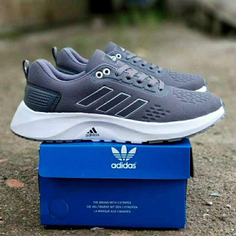 Sepatu running on sale adidas zoom