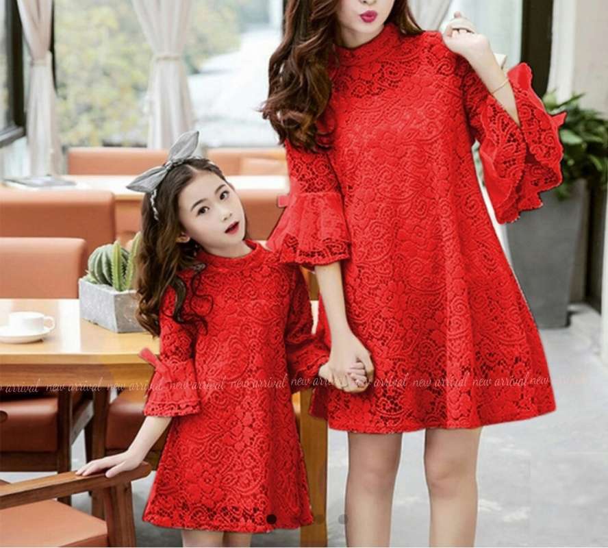Dress couple mom cheap and baby girl