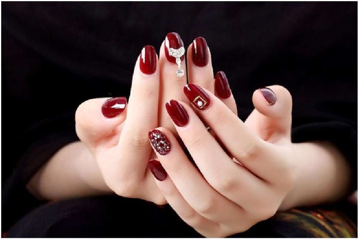 Elegant Maroon Mewah Nail Art