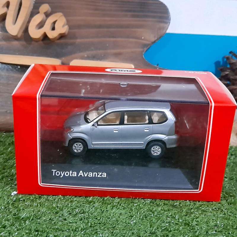 Diecast top avanza lama