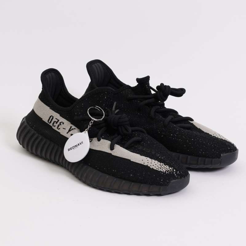 Harga adidas yeezy hitam 2025
