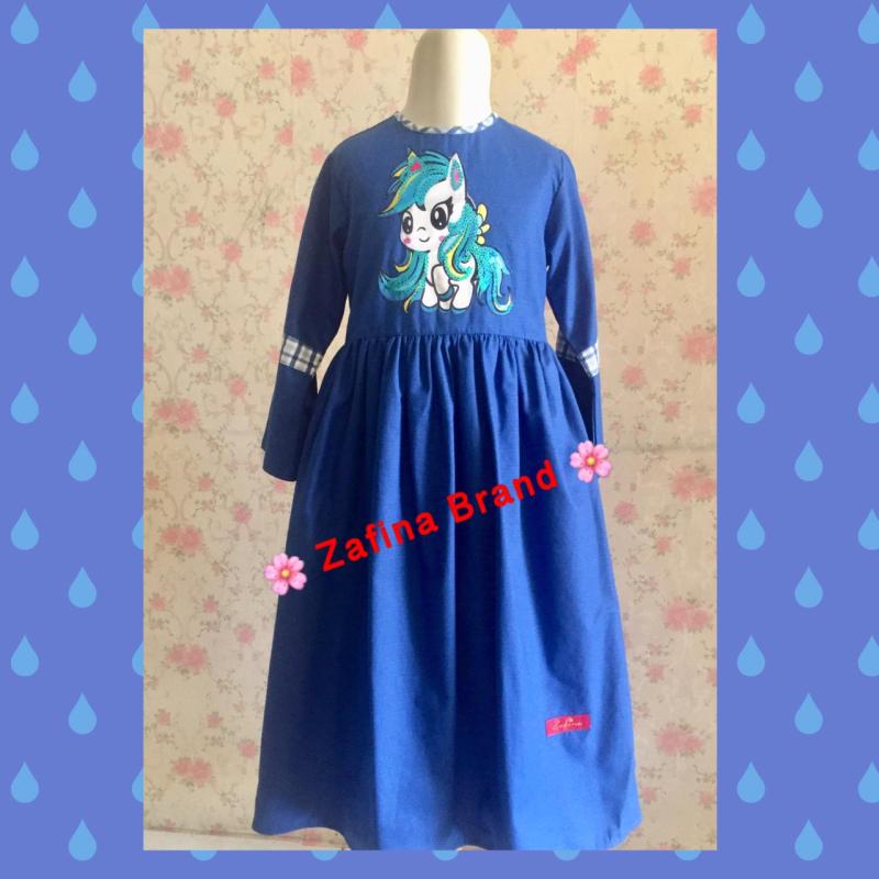 Zafina Long Dress anak warna biru dengan Patch Litle Pony tersedia ukuran  M dan L bahan katun halus nyaman dipakai dimana saja