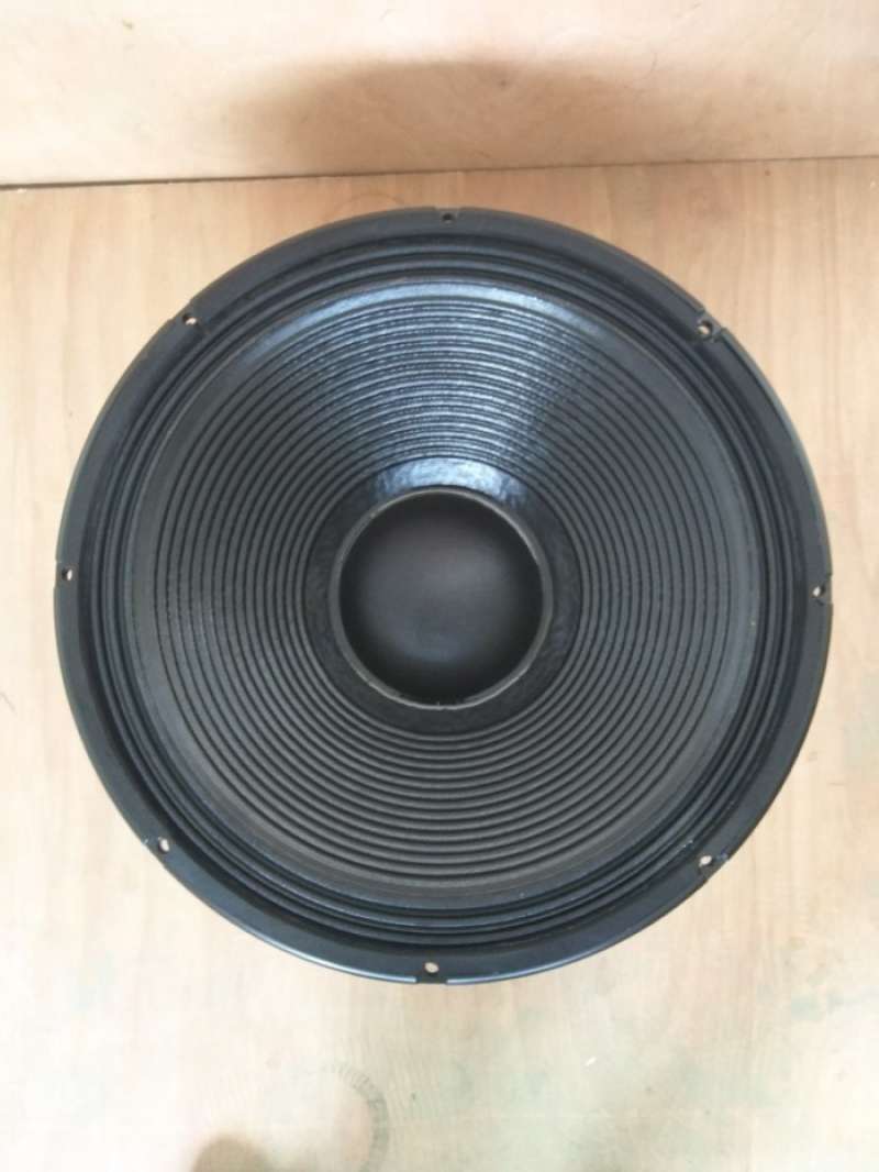 Rcf outlet 18 p500