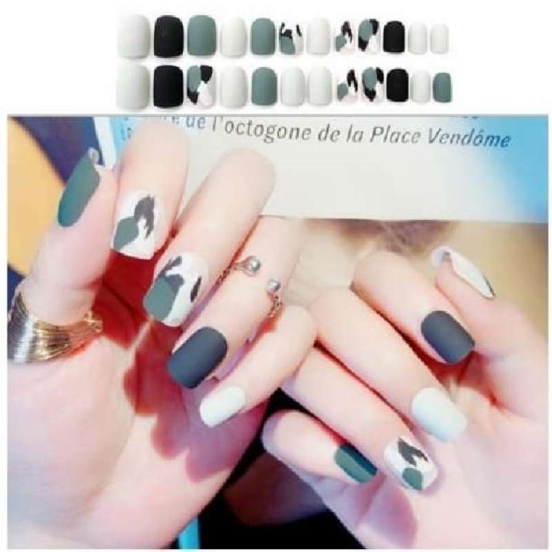 Stunning Model Kuku Nail Art Designs