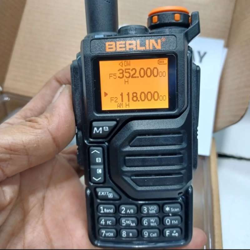 HT BERLIN BL558 Walkie talkie Original VHF UHF