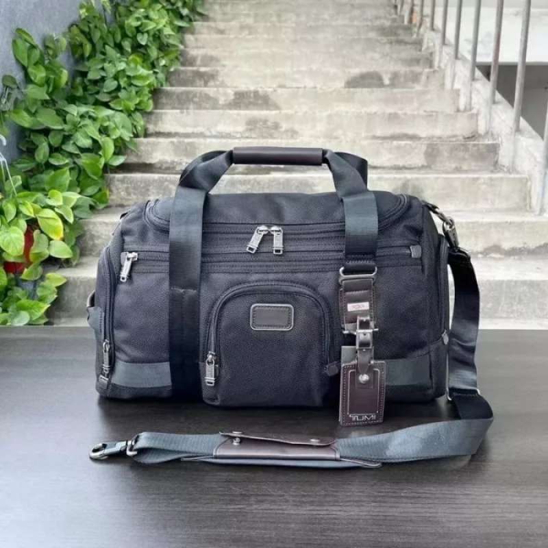 Tumi maxwell hotsell gym bag