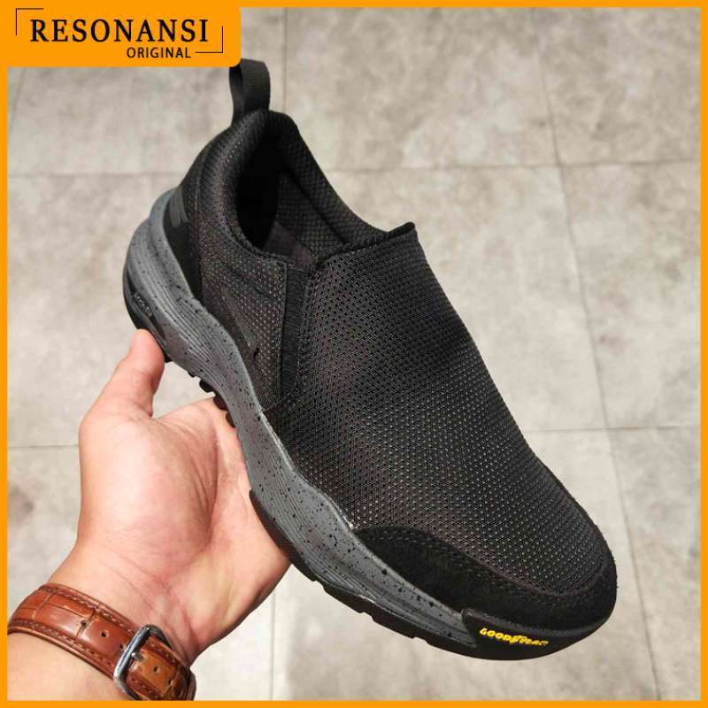 Sepatu slip on pria skechers online