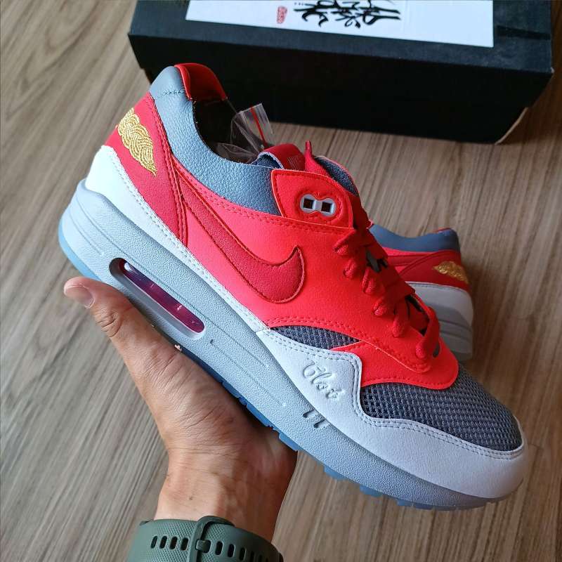 air max 1 solar red clot