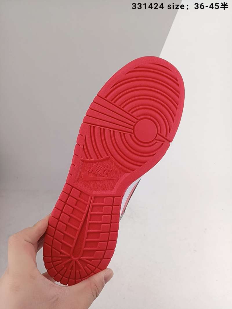 sb dunk university red resell