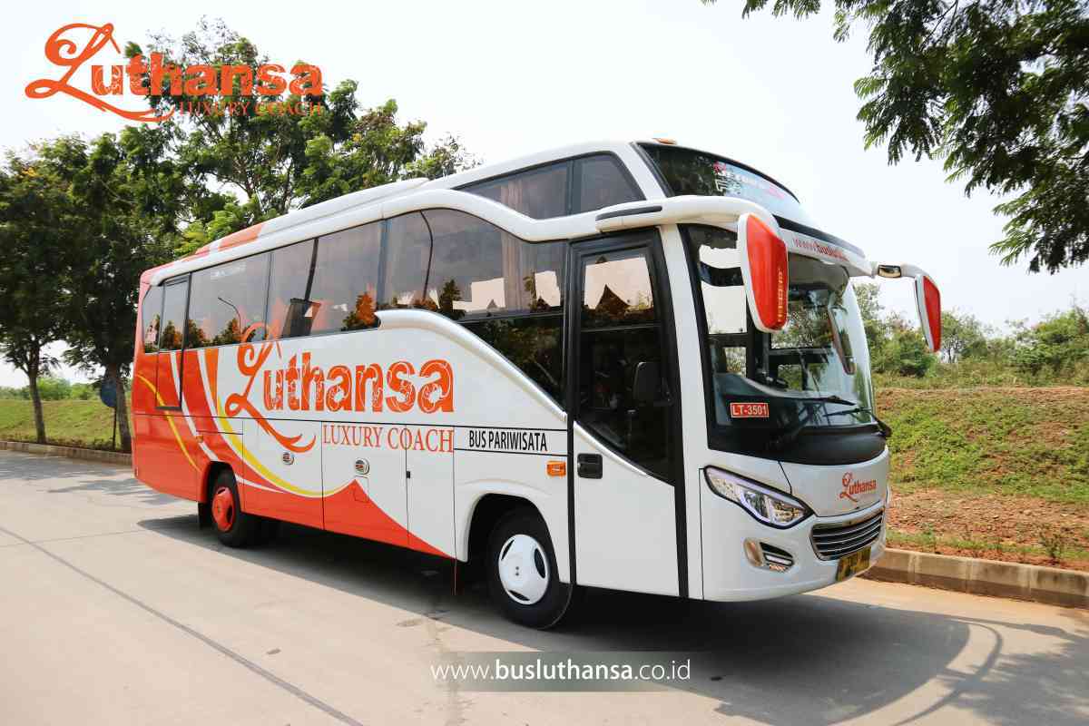 Pariwisata Jawa Timur: Mengungkap Pesona Nusantara dari Balik Jendela Bus