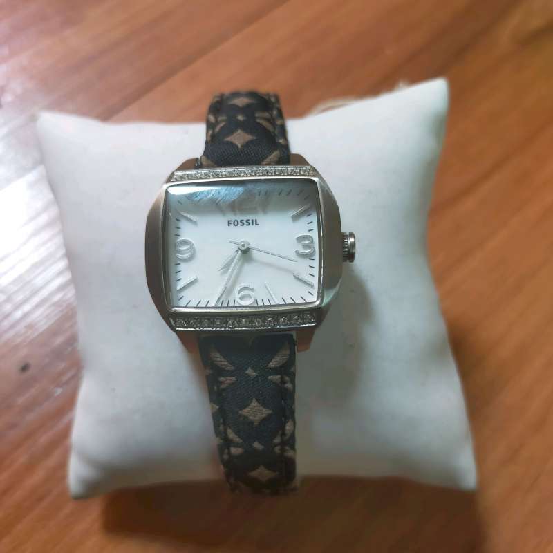 Promo jam tangan wanita analog .Fossil . strap signature black Diskon 10 di Seller Hanama
