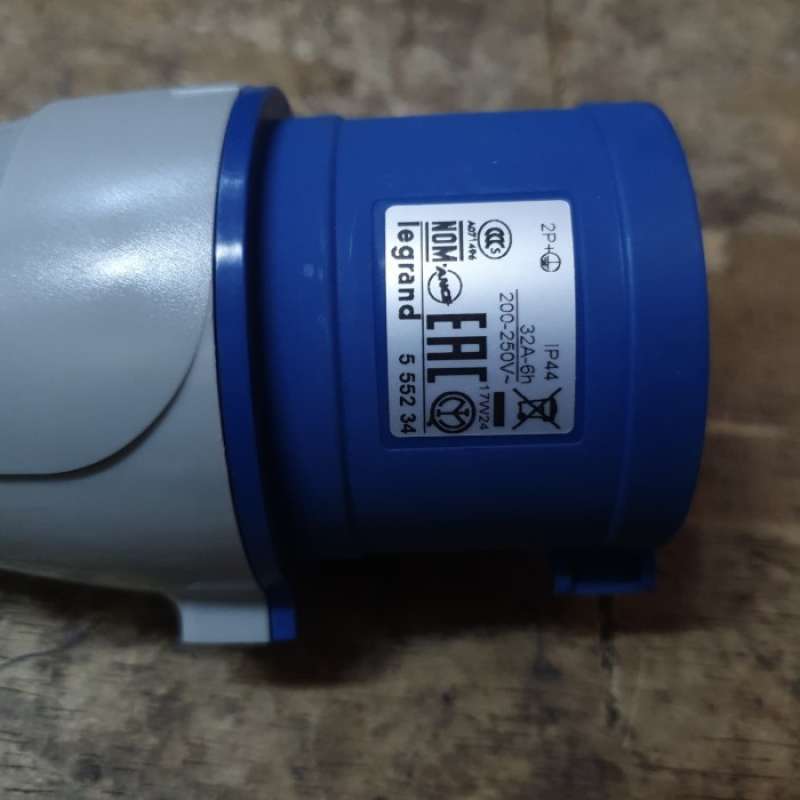 Promo PLUG LEGRAND MALE MOBILE MOUNTING 5 552 34 1P 32A 2P+E 250V IP44 ...