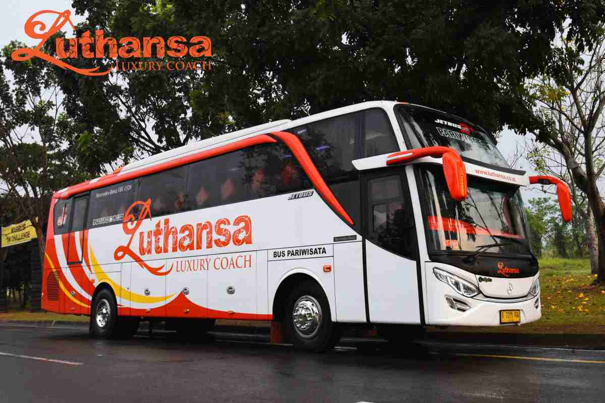 Jelajahi Pesona Jogja dengan Armada Bus Pariwisata Terbaik: Kenyamanan dan Keamanan Terjamin!